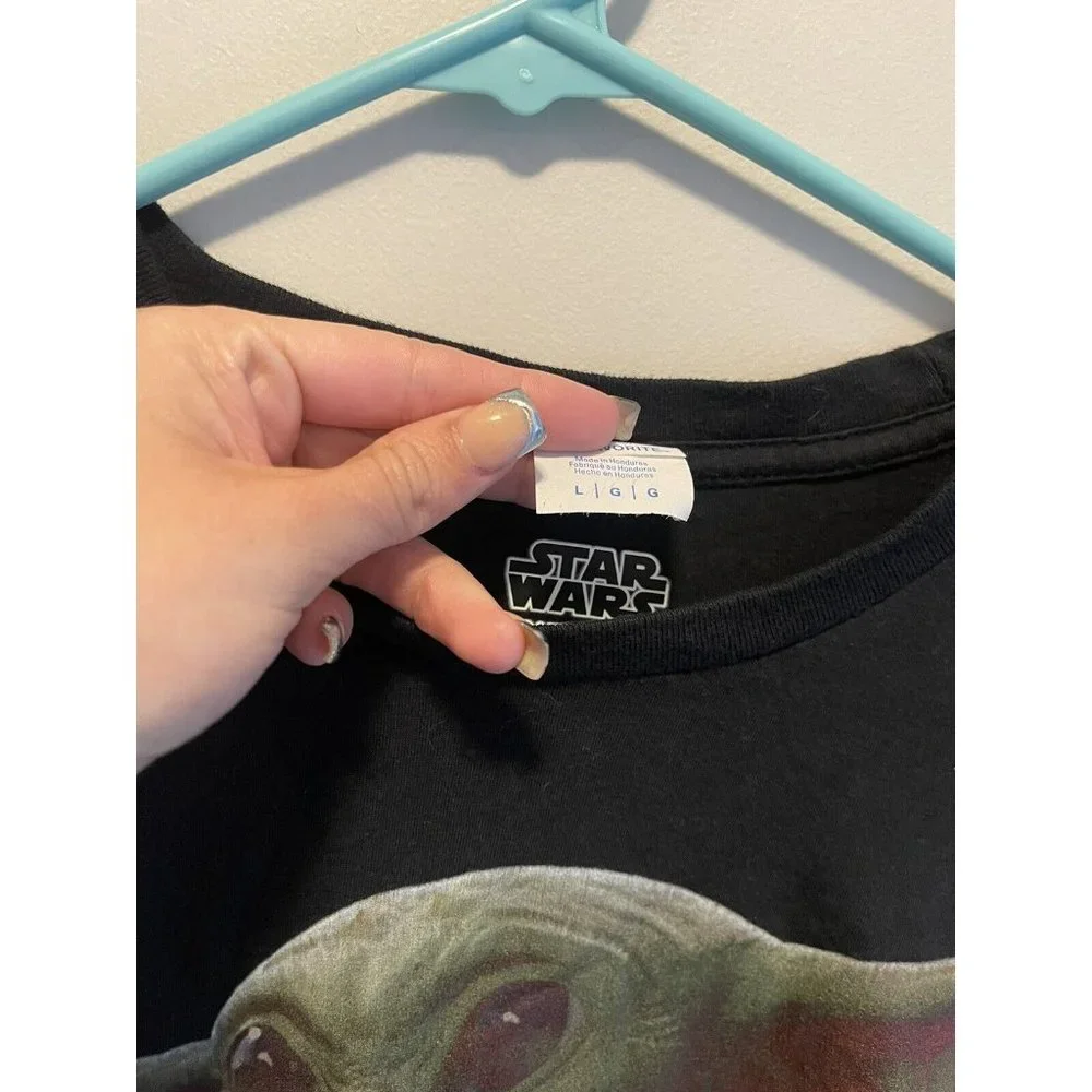 Vintage Mandalorian Baby Yoda T-Shirt WOMENS L Mens M Star Wars Tee Graphic - Picture 3 of 3